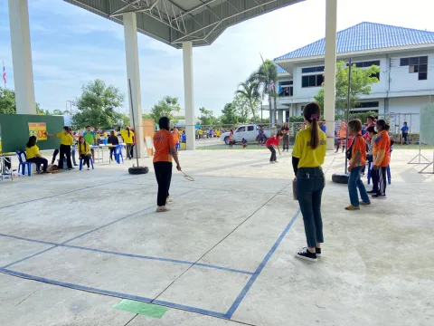 ลานกีฬาแบดมินตันในอาคารอเนกประสงค์สำนักงานเทศบาลตำบลห้วยวังทอง ภาพที่ 1
